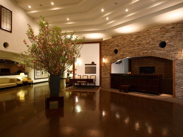 ���炩�����̏Ɩ��Ɩ؂̉����肪����A�t�����g�B