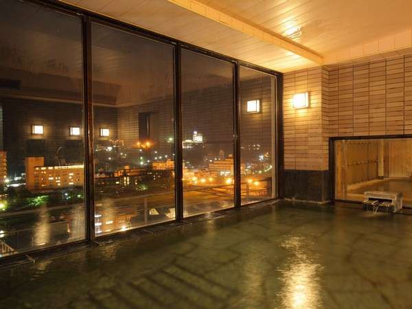 眺望絶佳の展望大浴場から下呂温泉街の夜景が望めます