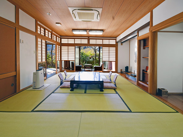 �y���I�V���C�t����^�����z��̍���ɕ�܂��10��̖{��