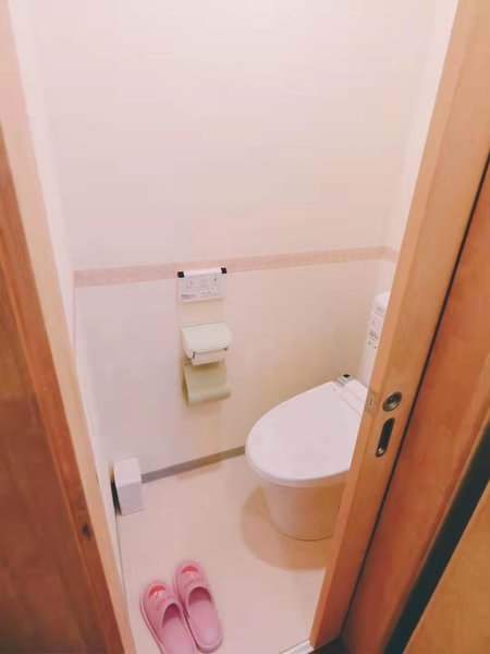 新館和室に付いているトイレ★ウォッシュレット付。お風呂と別で使いやすい。