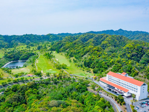千葉県屈指のゴルフ場に隣接するホテル宿泊棟