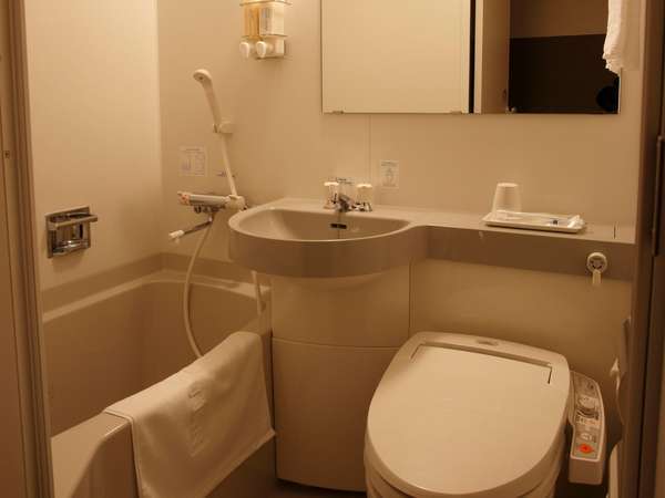 シングルルーム。ユニットバスThe picture of bathroom in single room