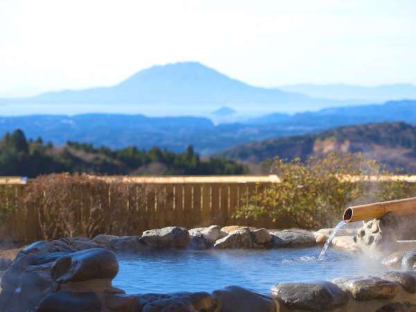 1階34㎡客室露天風呂から桜島の景観(一例)