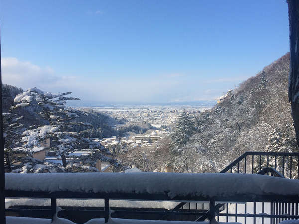 【冬】露天風呂からの雪景色雪化粧をした城下町を見渡しながら♪