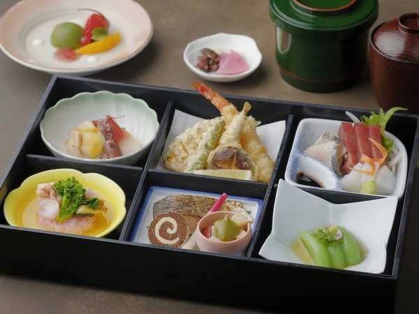 ���i�΃}���I�b�g�z�e���F�G�߂̔��H�𖡂키 WA Lunch