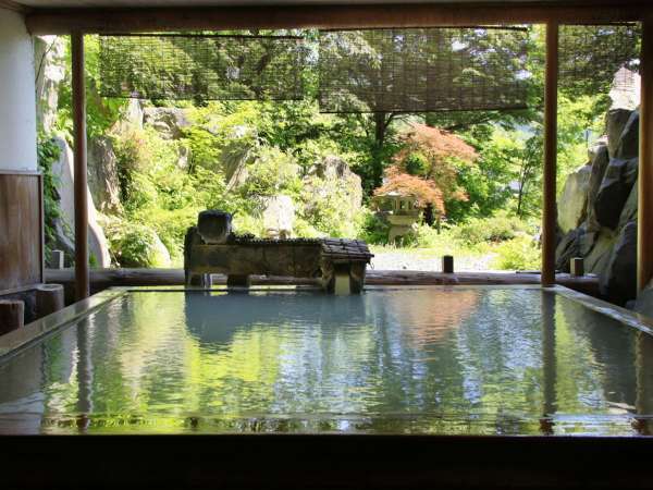 ◆庭園露天風呂（男湯）/蔵王の四季を感じ取れる半露天風呂※イメージ