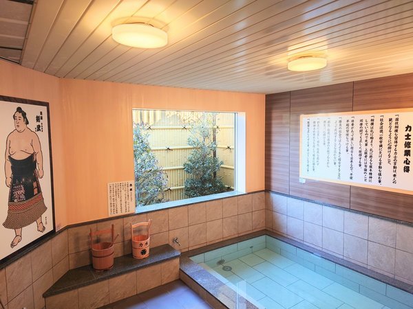 浴室には錦絵剣武に力士修業心得に力水！！相撲部屋の稽古場をイメージした母屋力士風呂です。