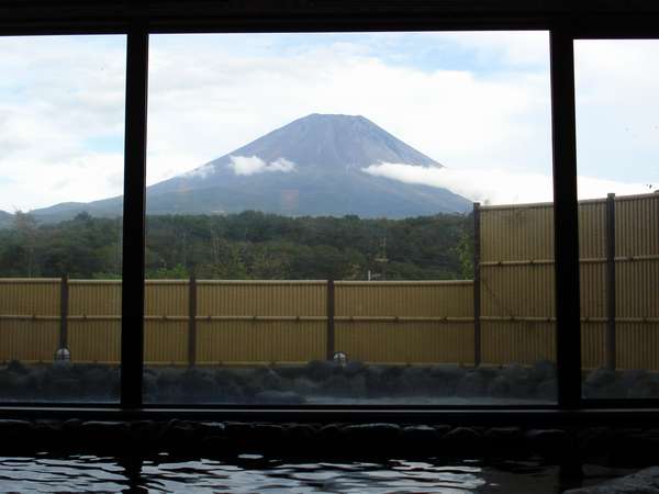 大浴場から望む絶景の富士山
