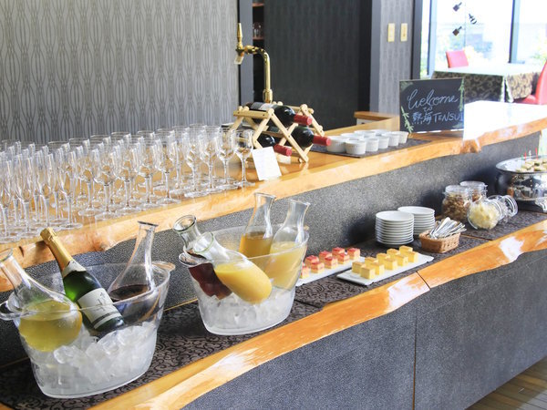 �M�C�s�d�m�r�t�h�FWelcome Service�^Drink