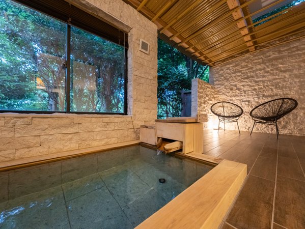 �ɓ���������z�e���@�X�̐�F�y����I�V���C�t�X�[�y���A�c�C���z