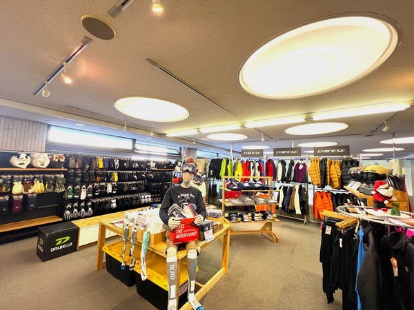 BLACKDIAMOND�̓~�G����X�g�A�ŁA�ŐV�E�F�A�⍂�i�����b�N�X�T�[�r�X�������p���������܂��B