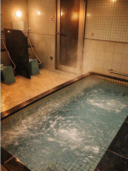 �j���p����ɂ̓W�F�b�g�o�X���������܂��B