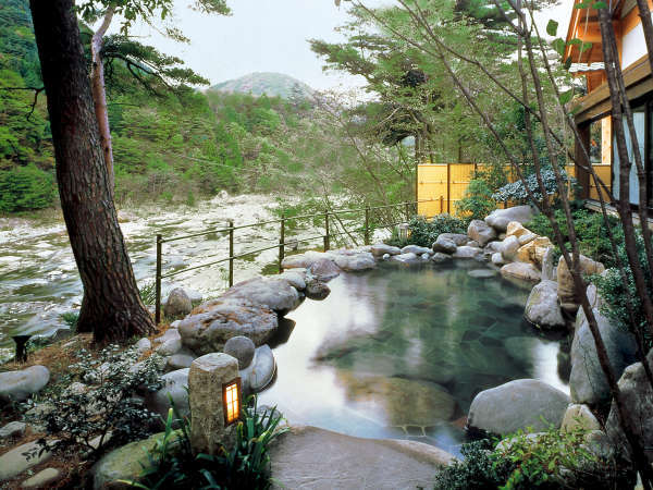 【露天風呂】渓流沿いで開放的な露天風呂は鬼怒川温泉随一！