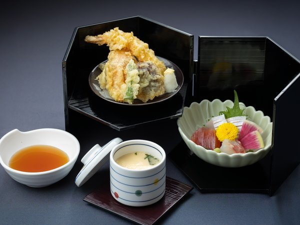 �A�[�g�z�e���V���w�O�F��F�����`