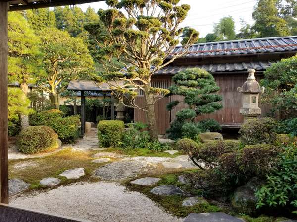 日本庭園をイメージした中庭