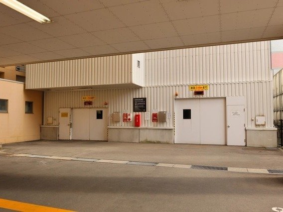 ���ʉ���@���܂��̓��@�h�[�~�[�C���H�c�F�����̒��ԏ�