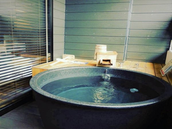 【客室露天風呂】24時間入浴可能な天然温泉100％の客室露天風呂を全室にご用意しております