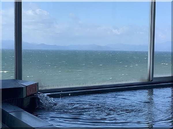 【展望大浴場】琵琶湖のパノラマが目の前に広がります