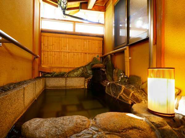 【つばき】半露天風呂付離れ客室/２４時間温泉をお楽しみ頂けます