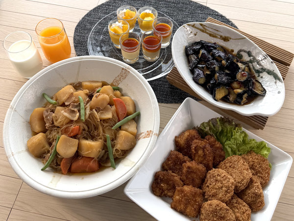 �V�R����v���~�A�z�e��-CABIN-�эL�F�����̒��H���j���[