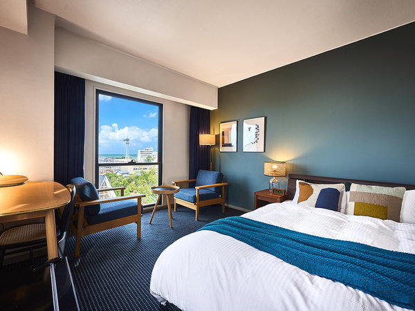 �y�_�u���]���˓��C�r���[�z��O�ɂ̓��C�g�A�b�v���������`���y���T�E�i�E���ɂ͐��˓��C�̌i�F���B