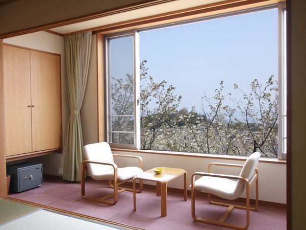 【本館２階】眺めのいい檜の半露天付和室【霧島】桜の季節には桜と絶景を一度の楽しめます♪