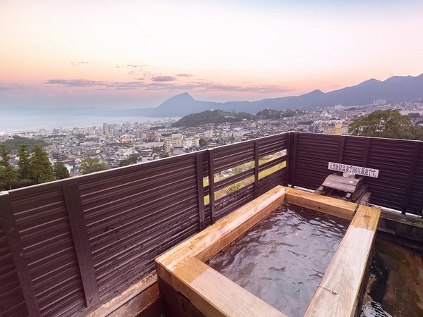 ��i�̏h�@��������F����Ƒ����C�i�V�̓��j