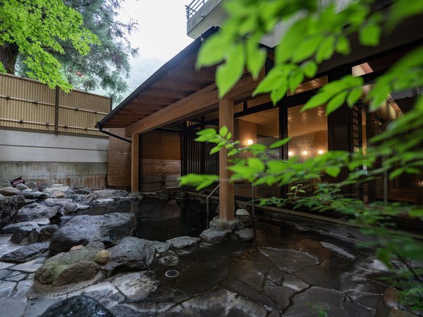 【坂聖・日光】日本庭園を望む川治温泉源泉かけ流しの宿。静寂で心安らかな滞在を
