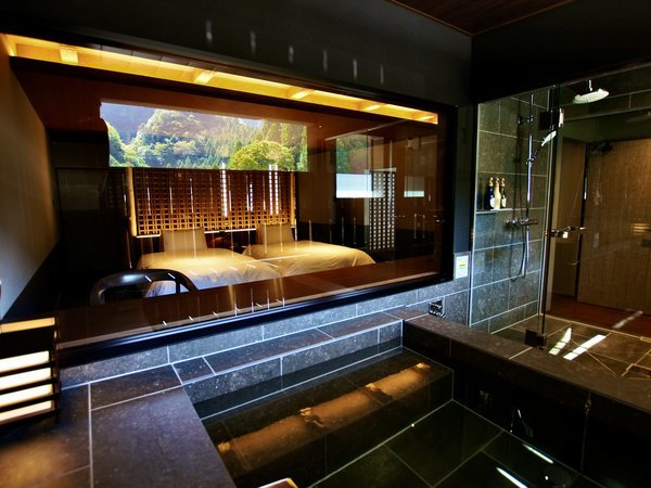 LUX SUITE@kJIVƎRƋɉ߂