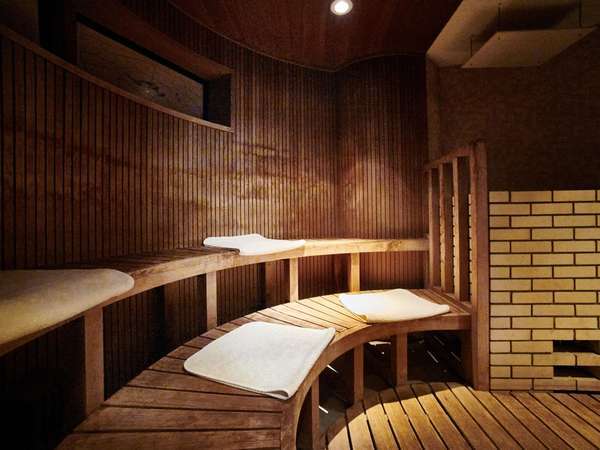 �]�̓��z�e���i�]�̓��A�C�����h�X�p�@�z�e�����j�F�T�E�i