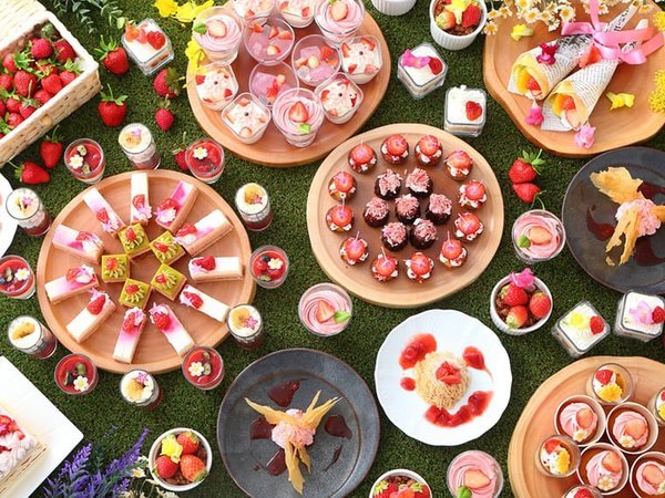 ÉvXze@XJC^[FuStrawberry Garden in Bloomv`ubtF