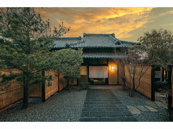 ���S�N���V�b�N�z�e���F�U �R�[������