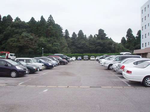 【駐車場】宿泊中は駐車場利用無料！大型車両も駐車可能です。