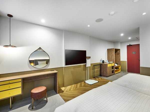 2F�@�X�^���_�[�h�K�[�f���r���[