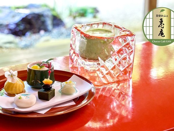 �U�E�v�����X�@������^���[�����A�I�[�g�O���t�@�R���N�V�����FTAKANAWA ��i�[����