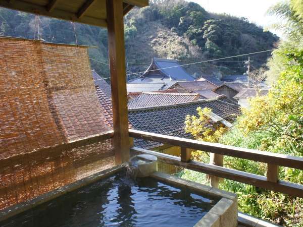 【甍の湯】温泉津温泉で唯一の露天風呂。夜11時にのれん替えがあります。朝8時半までご入浴可能です。