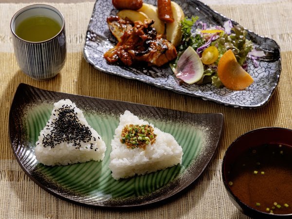 KOKO HOTEL ���É��h South�F�y���H�z���ɂ��萷��t�����