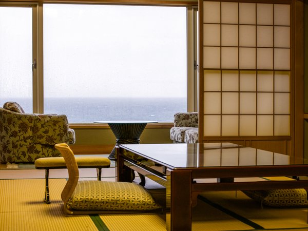 【本館】特別室「八千代」～広縁～昭和天皇がお泊りになられた大部屋を再現した、格式高いお部屋