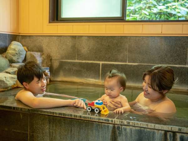 【　貸切風呂「よし美の湯」　】　２～３名様ご利用の大きさで、ご家族におススメです。