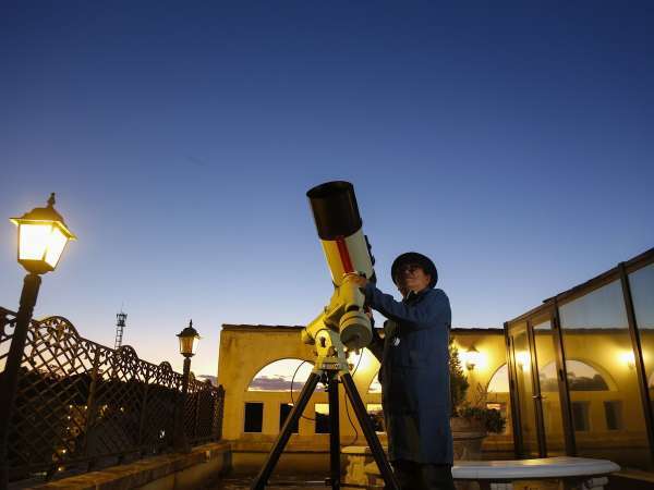 ���H�̉B��Ɓ@�v�����@���X�F�����Ŗ����ށu�V�̊ϑ�