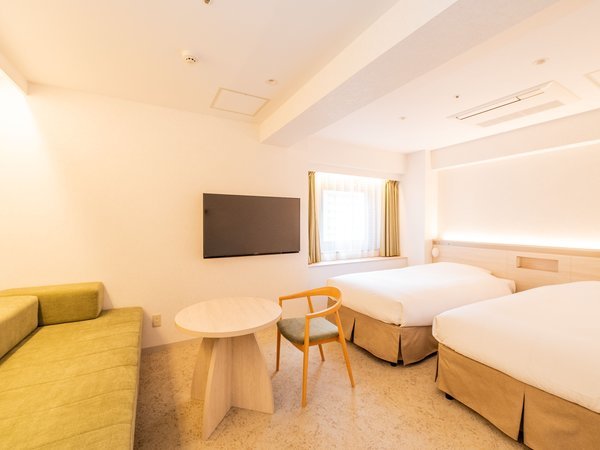 �{�كf���b�N�X�c�C�����[���́A�x�r�[�J�[��ו��������Ă��L�X�I�x�b�h2��Ƒ傫�ȃ\�t�@�[������܂���