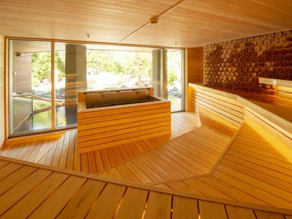 ����Ζ����t�z�e�����C�N�T�C�h�e���X�F�y���̓��z�O�𒭂߂�u�䖝���Ȃ��T�E�i�v�ł��낮