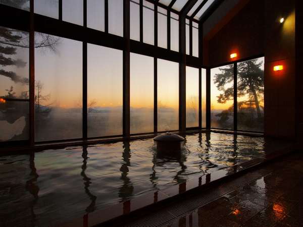 ■夕焼けが美しい大浴場「夕映えの湯」