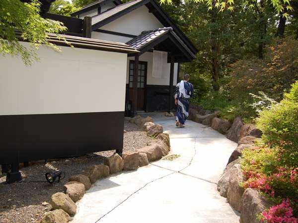 Urplais ホテル 旅館 宿泊施設の検索 西山荘へ向かう 湯めぐり通路 ゆめぐり温泉の宿 國弘やしき 文豪の宿会