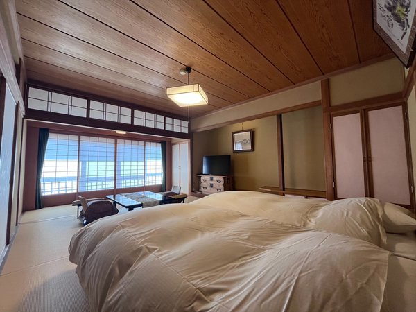 EquOv2025N3j[AB񉮑̂ɁAxbh2䓱܂B