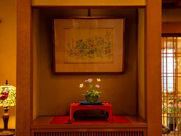 *yG߂̐ԁzٓ̂ƂɎᏗ̐G߂̉ԁXĂ܂B