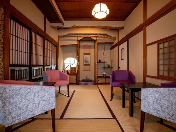 *�y���ʃ��E���W�E���i�������j�z�z100�N�̂������������������E���W�B1��1�g����̓��ʂȋ�ԁB