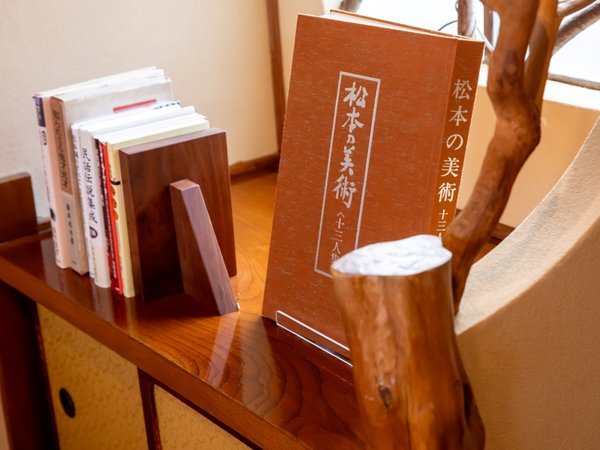 *�y���ʃ��E���W�E���i�������j�z���E���W���ɂ͏��{�̕����ɐe���ޏ��������p�ӂ��Ă���܂��B