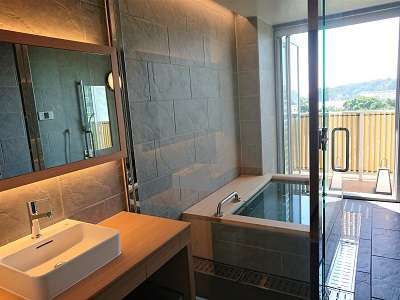 ��I���l����@�����̏h�N�A�n�E�X���l�F���O�ւƊJ���ꂽ���I�V���C�ŋ�ƊC�������Ȃ����ґ�Ȏ��Ԃ��c