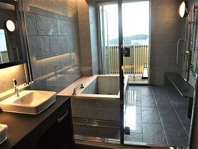 ��I���l����@�����̏h�N�A�n�E�X���l�F�R�K����̊J���ꂽ�i�F��Ղޔ��I�V���C�ŁA�����̂ЂƂƂ����c